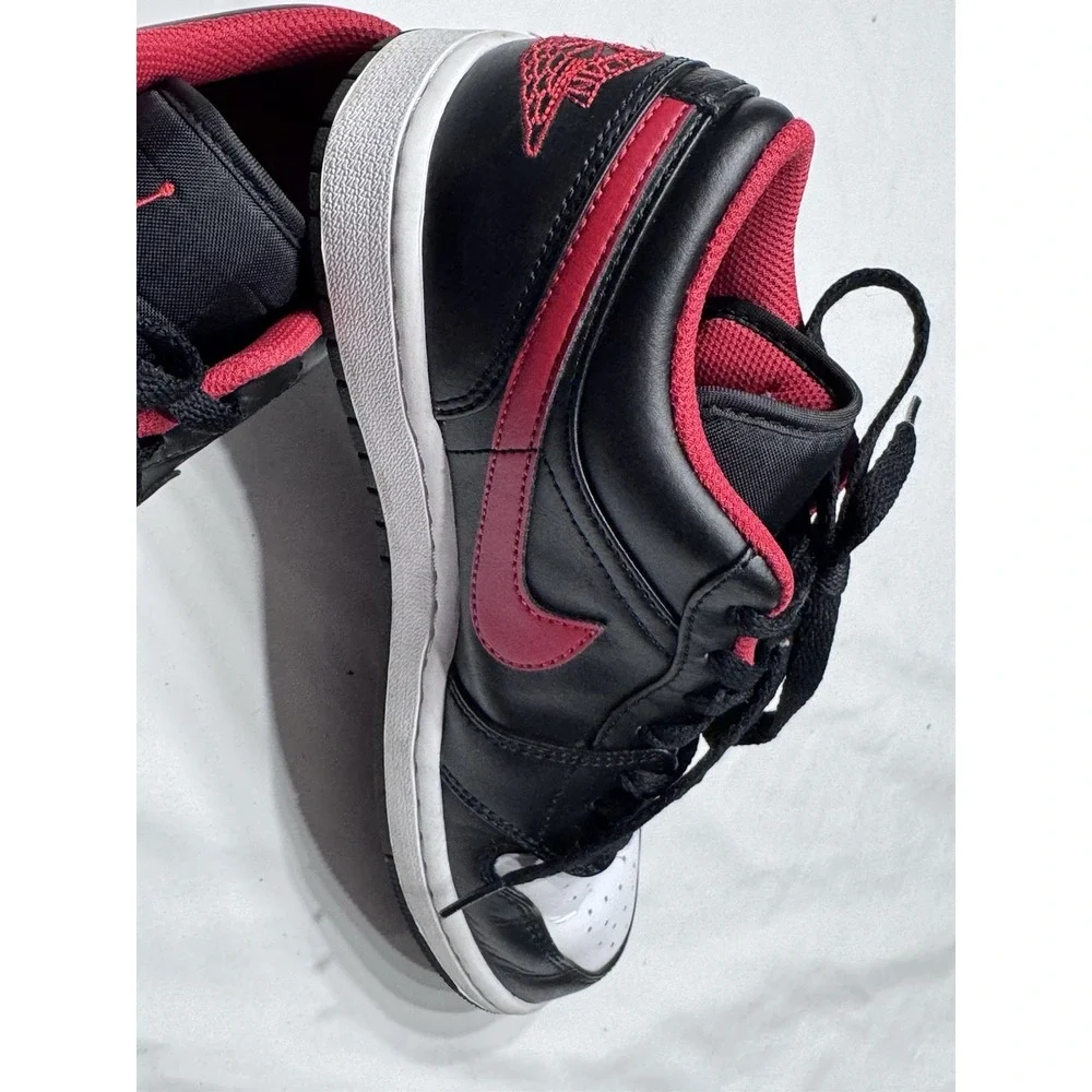 Air Jordan 1 Low size 8 Black/Fire Red Shoes Sneakers  553558 063 Excellent Euc‎